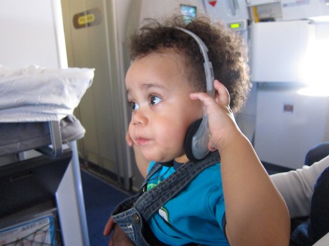 04 april 2013 › Quentin Jephté Makoumbou Somville à bord d'un avion de la Lufthansa à destination du Qatar..