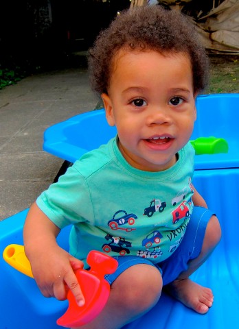 30 juin 2013 › Quentin, le fils cadet de Rhode Makoumbou, à 14 mois.