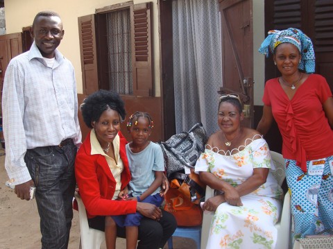 11 mei 2009 › Romain Bouesso Samba, Rhode Makoumbou (avec une petite nièce sur les genoux), Bernadette Sita et Mireille Bazonguela.