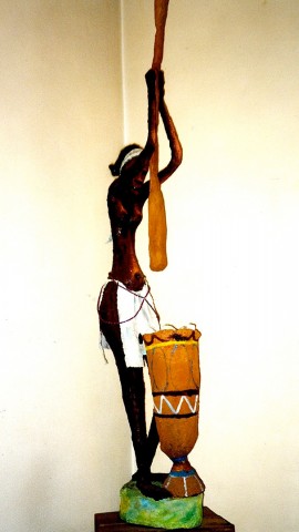Rhode Makoumbou › Beeldhouwwerk: «La pileuse au lambeau» (2004) • ID › 19