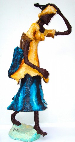 Rhode Makoumbou › Sculpture : «La porteuse de bois (3)» • ID › 123